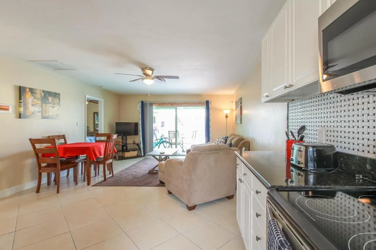 Gulf Access #e 2-bedroom W/ Heated Pool