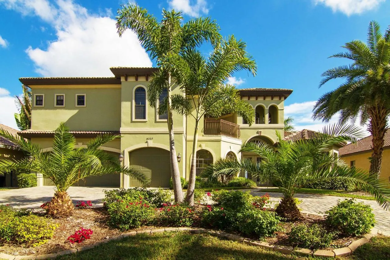Tropical Waterfront Paradise With Gulf Access, Heated Infinity Pool And - Southern Shores Villa Cape Coral