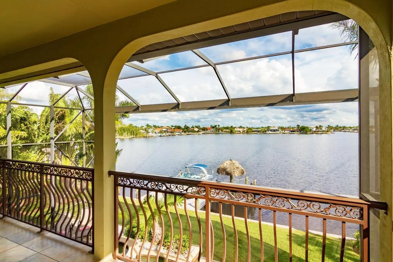Tropical Waterfront Paradise With Gulf Access, Heated Infinity Pool And - Southern Shores Cape Coral