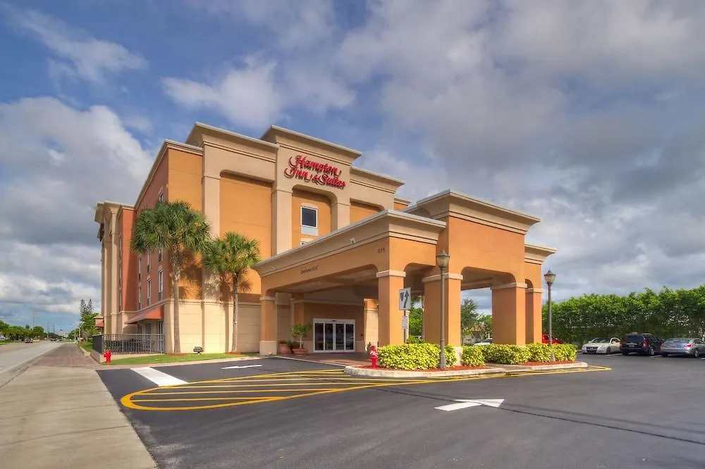 Hampton & / Myers Hotell
