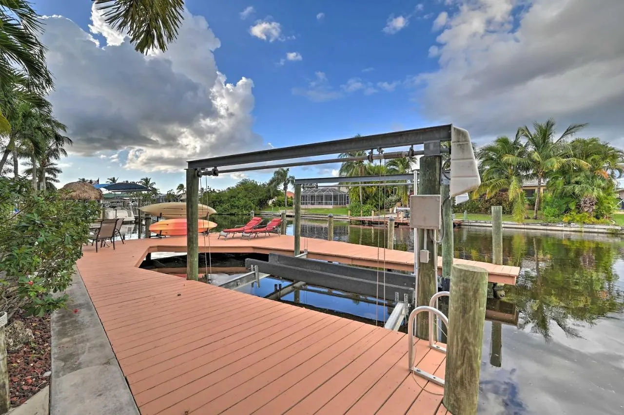 Holiday home Spacious Canalfront Oasis With Pool And Hot Tub! *