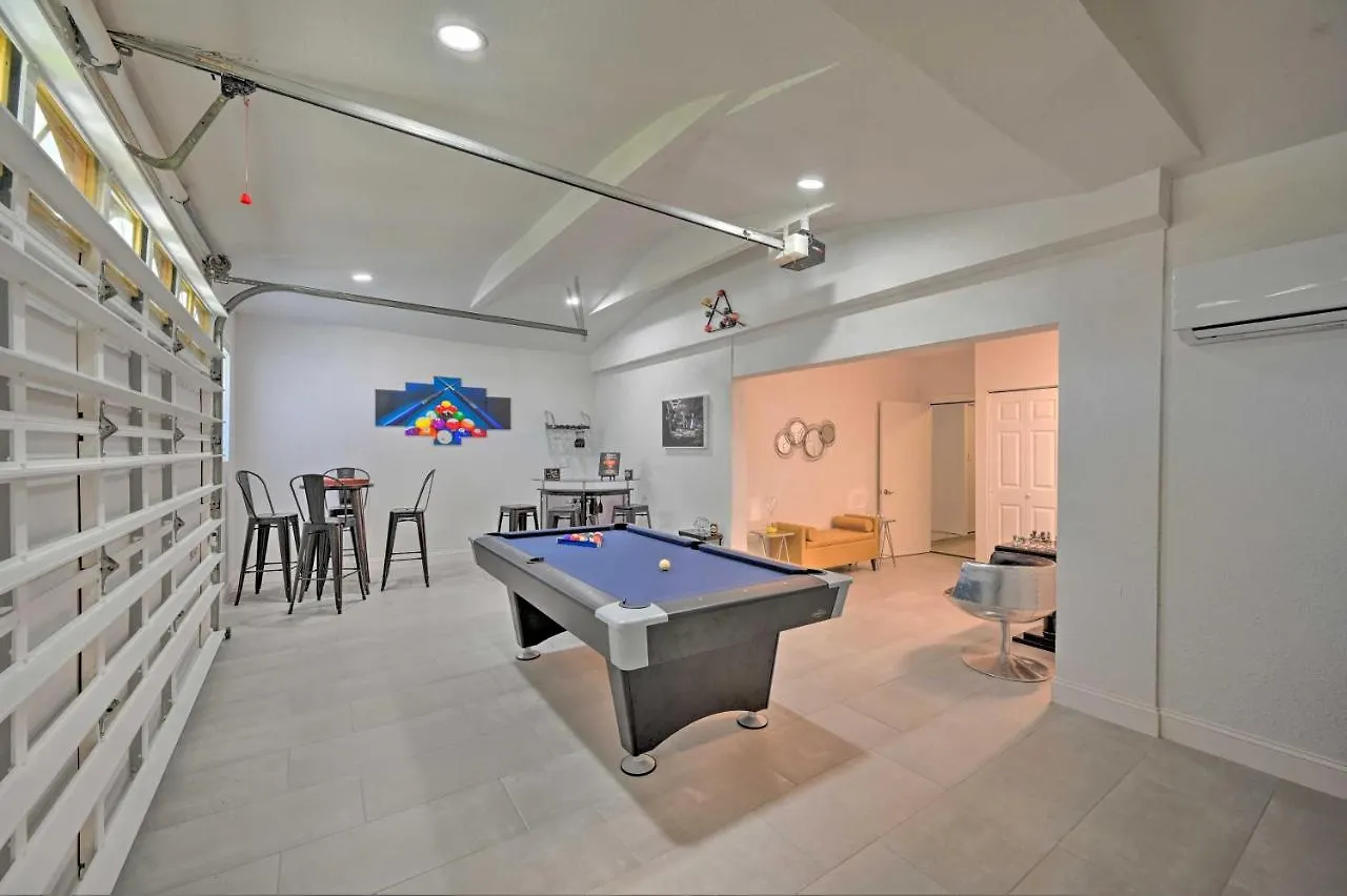 Holiday home Sun-soaked Canalside With Pool, Game *