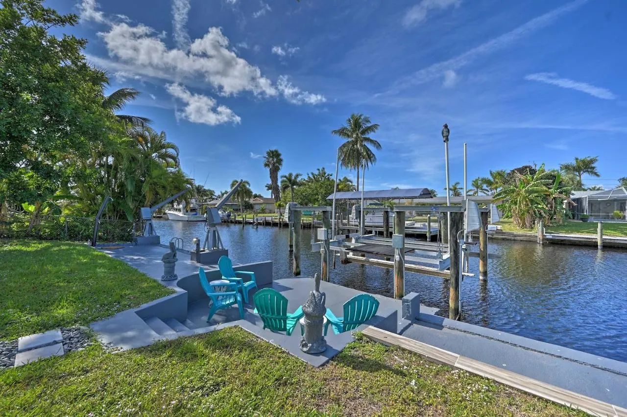 Sun-soaked Canalside With Pool, Game Holiday home *