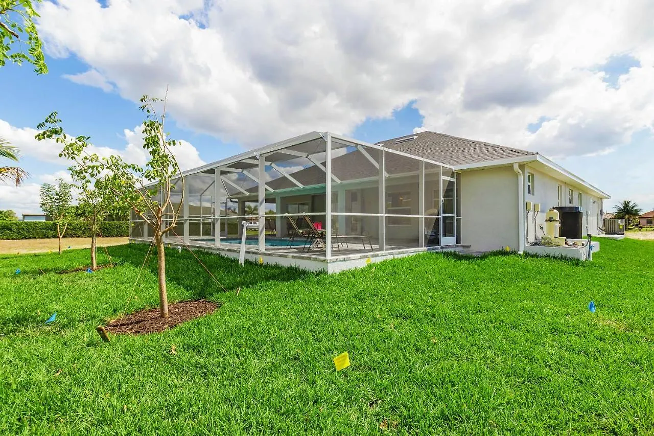 Newly Built With Heated Pool, Close To Many Amenities - Sandle Holiday home