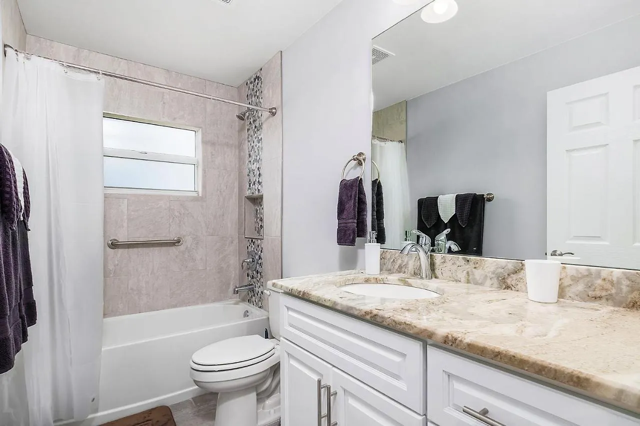 Newly Built With Heated Pool, Close To Many Amenities - Sandle Holiday home *