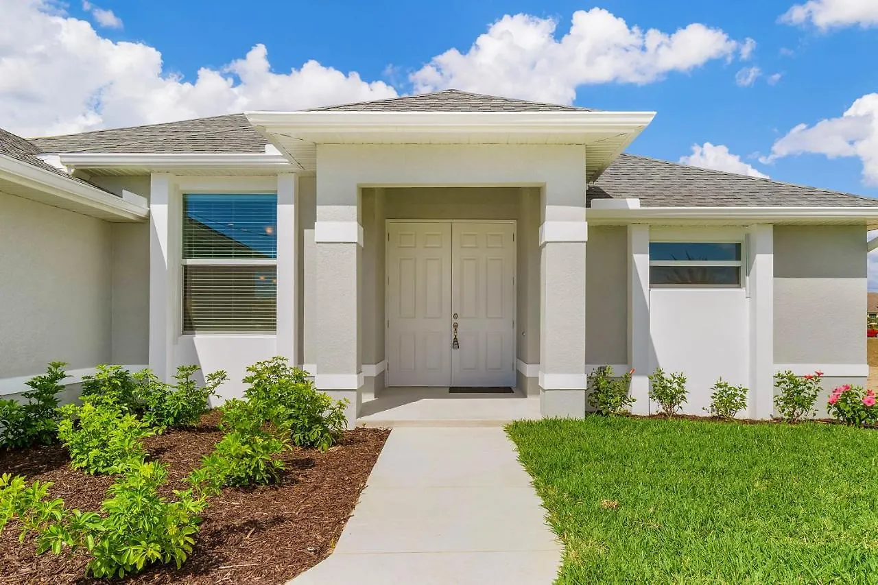 Newly Built With Heated Pool, Close To Many Amenities - Sandle *