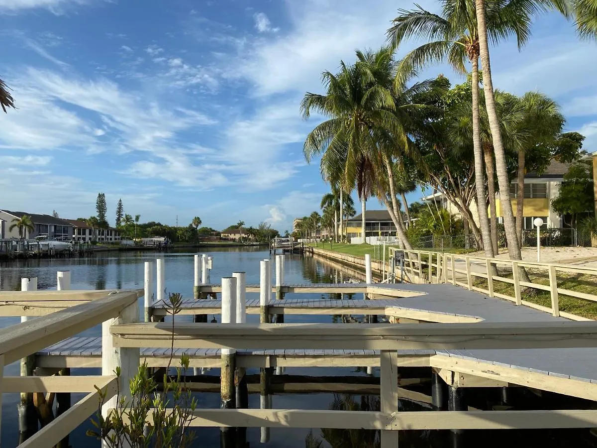Semesteranläggning (resort) Hideaway Waterfront 3*