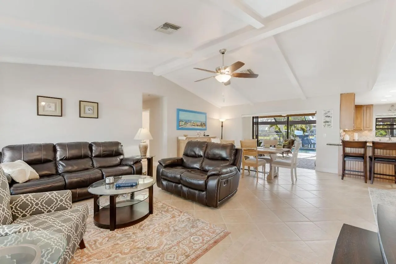 Stunning Outdoor Oasis With Heated Pool, Kayaks & - Cape Sea Esta - Roelens Vacations Holiday home Cape Coral
