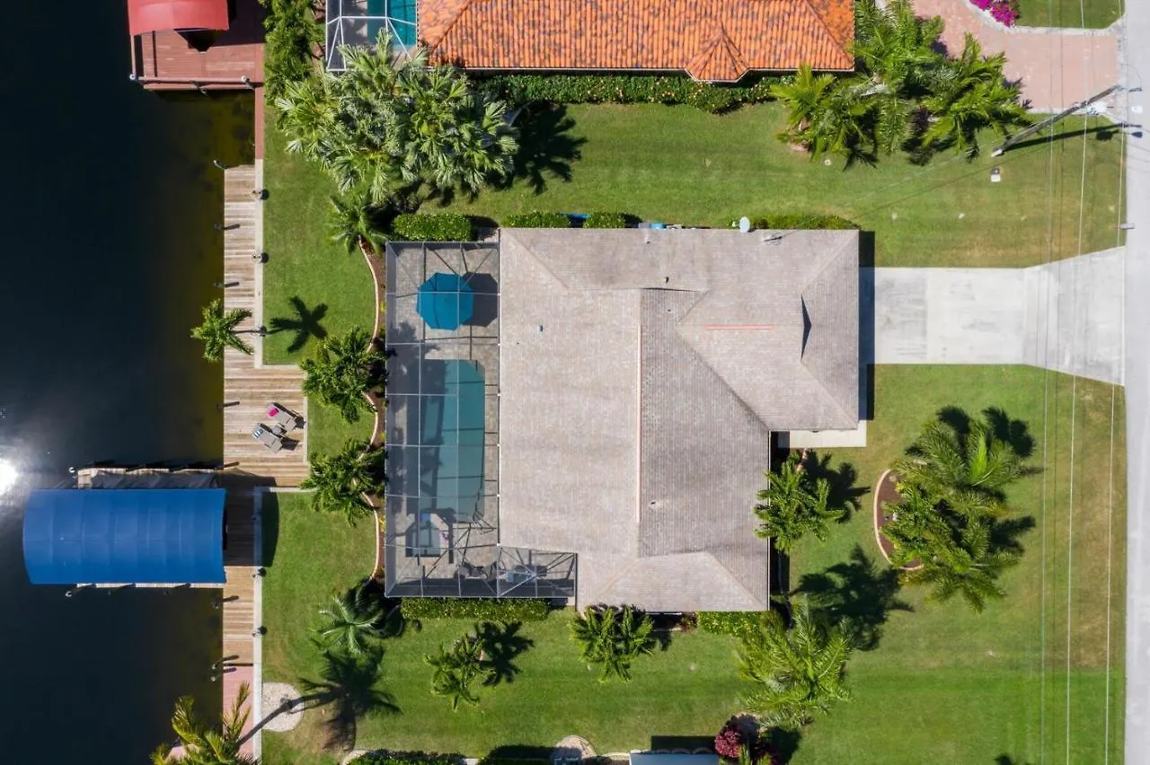 Stunning Outdoor Oasis With Heated Pool, Kayaks & - Cape Sea Esta - Roelens Vacations * Cape Coral