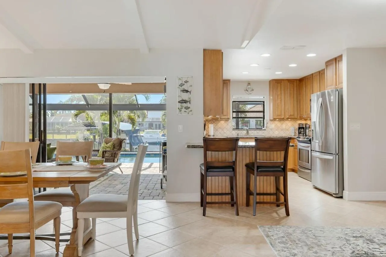 Stunning Outdoor Oasis With Heated Pool, Kayaks & - Cape Sea Esta - Roelens Vacations Holiday home Cape Coral