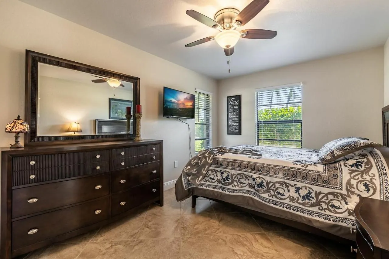 Stunning Outdoor Oasis With Heated Pool, Kayaks & - Cape Sea Esta - Roelens Vacations * Cape Coral