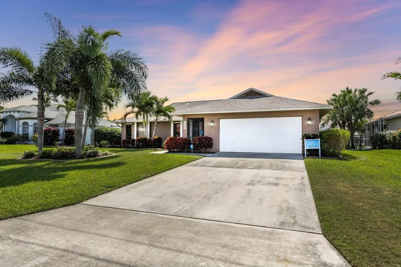 Stunning Outdoor Oasis With Heated Pool, Kayaks & - Cape Sea Esta - Roelens Vacations * Cape Coral