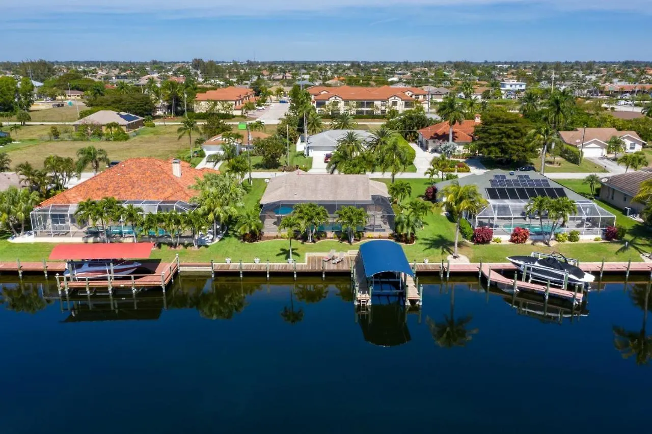 Stunning Outdoor Oasis With Heated Pool, Kayaks & - Cape Sea Esta - Roelens Vacations Cape Coral