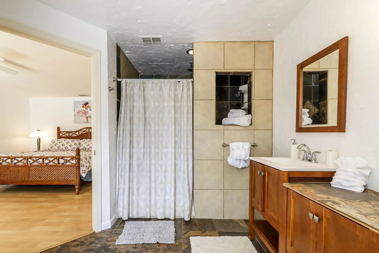 Southern Exposure - Palms - Roelens Vacations Cape Coral