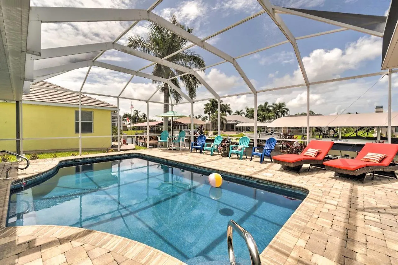 Holiday home Waterfront With Private Pool! Cape Coral