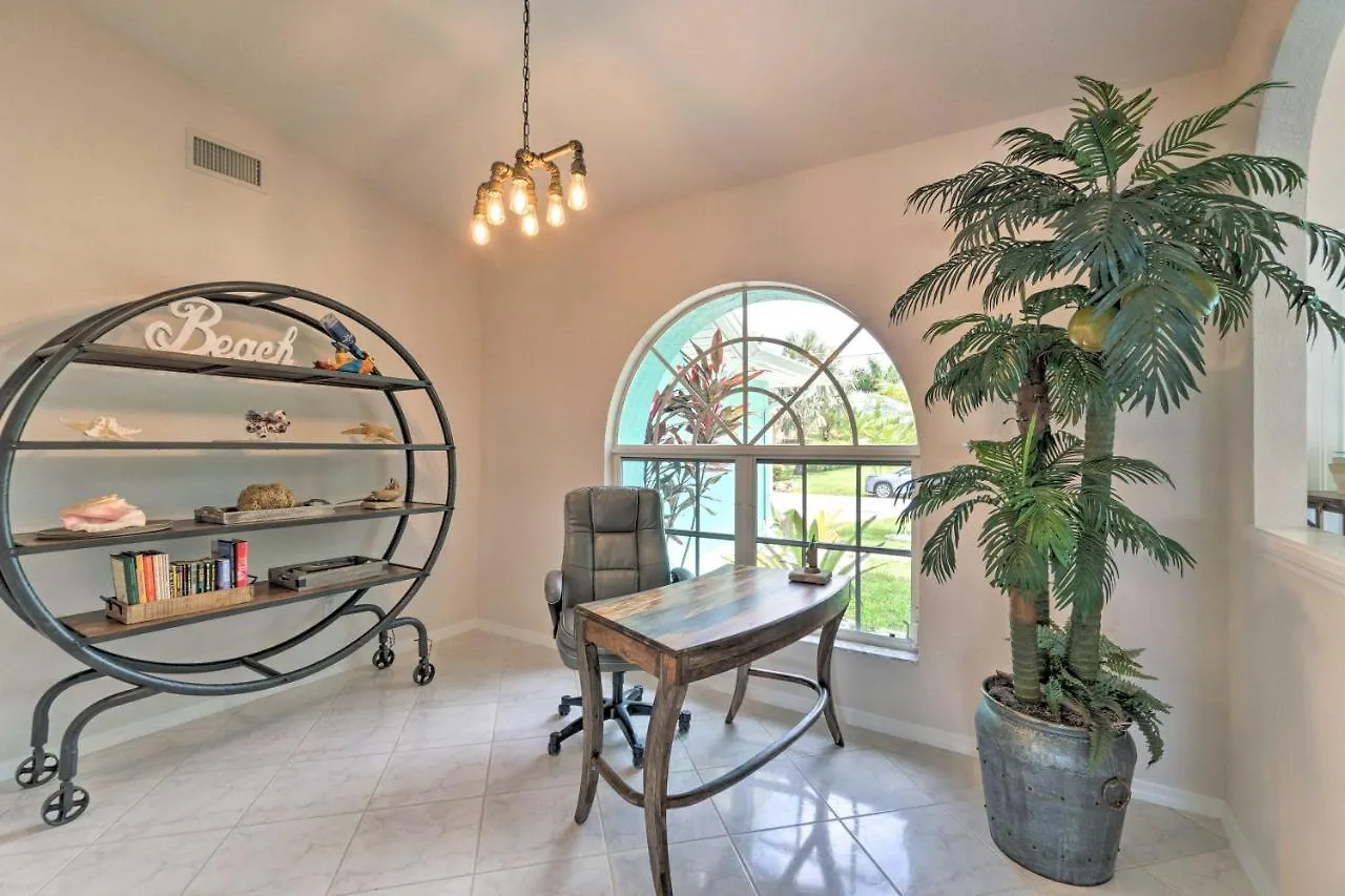 Holiday home Waterfront With Private Pool! *