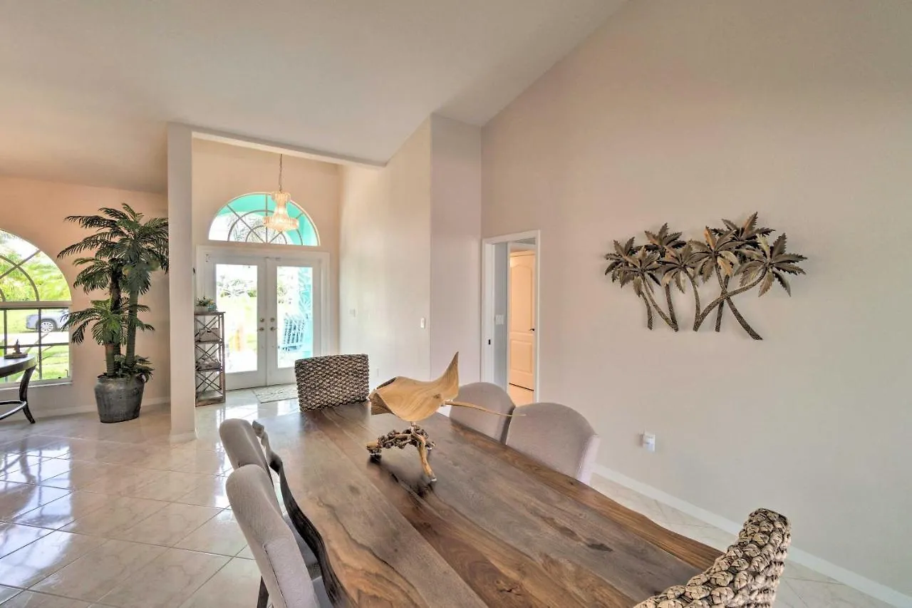 Waterfront With Private Pool! * Cape Coral