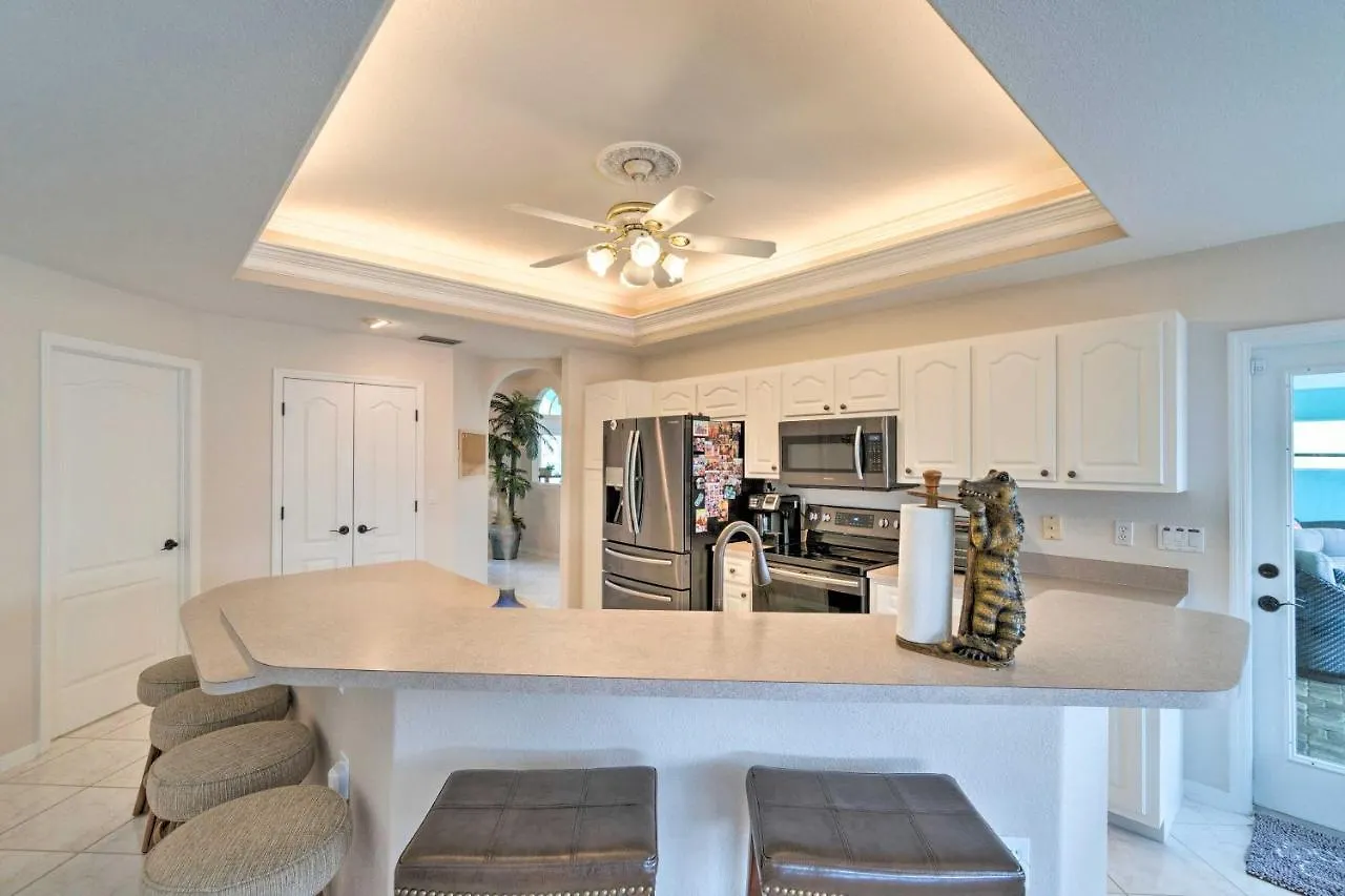 Waterfront With Private Pool! * Cape Coral