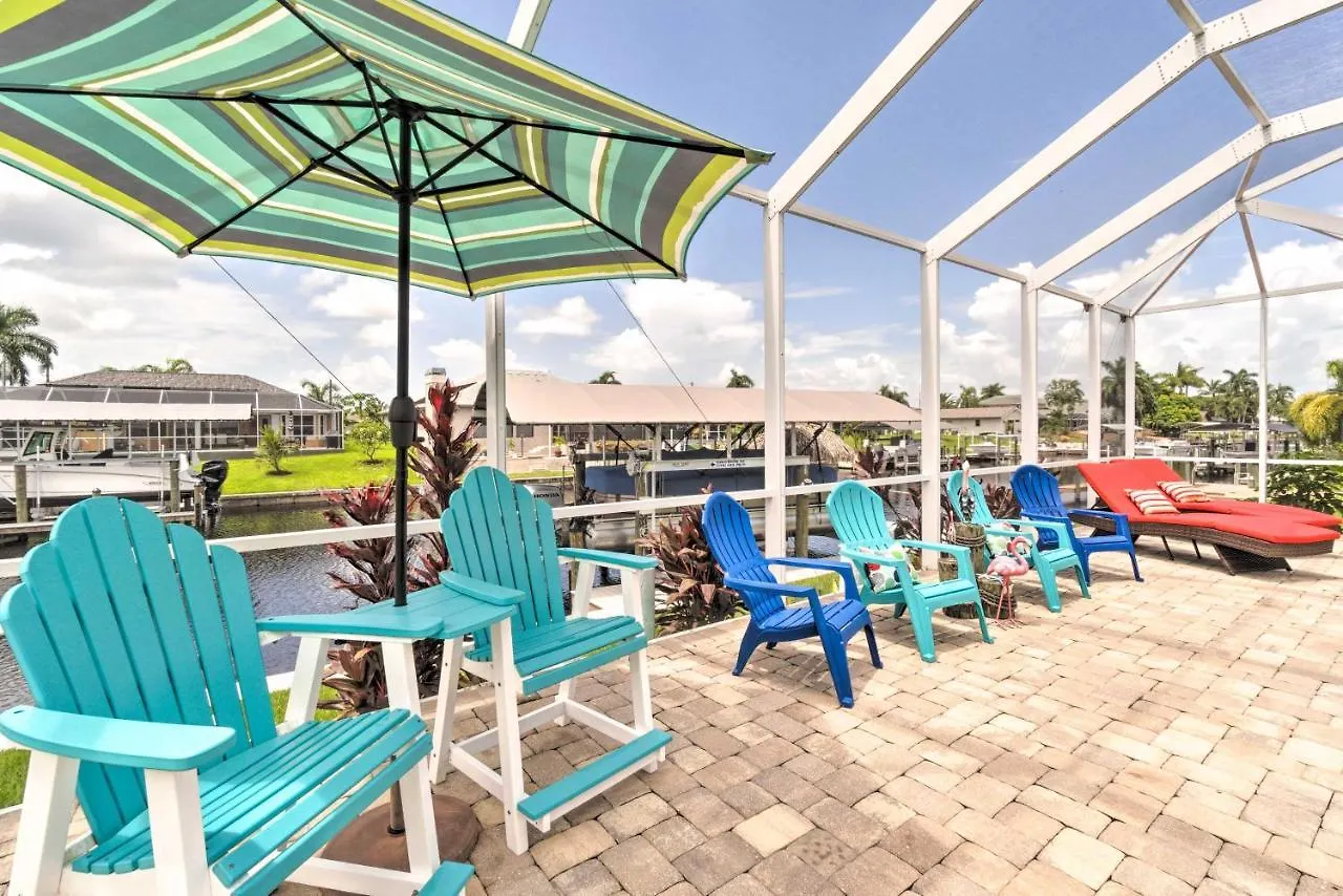 Waterfront With Private Pool! Holiday home