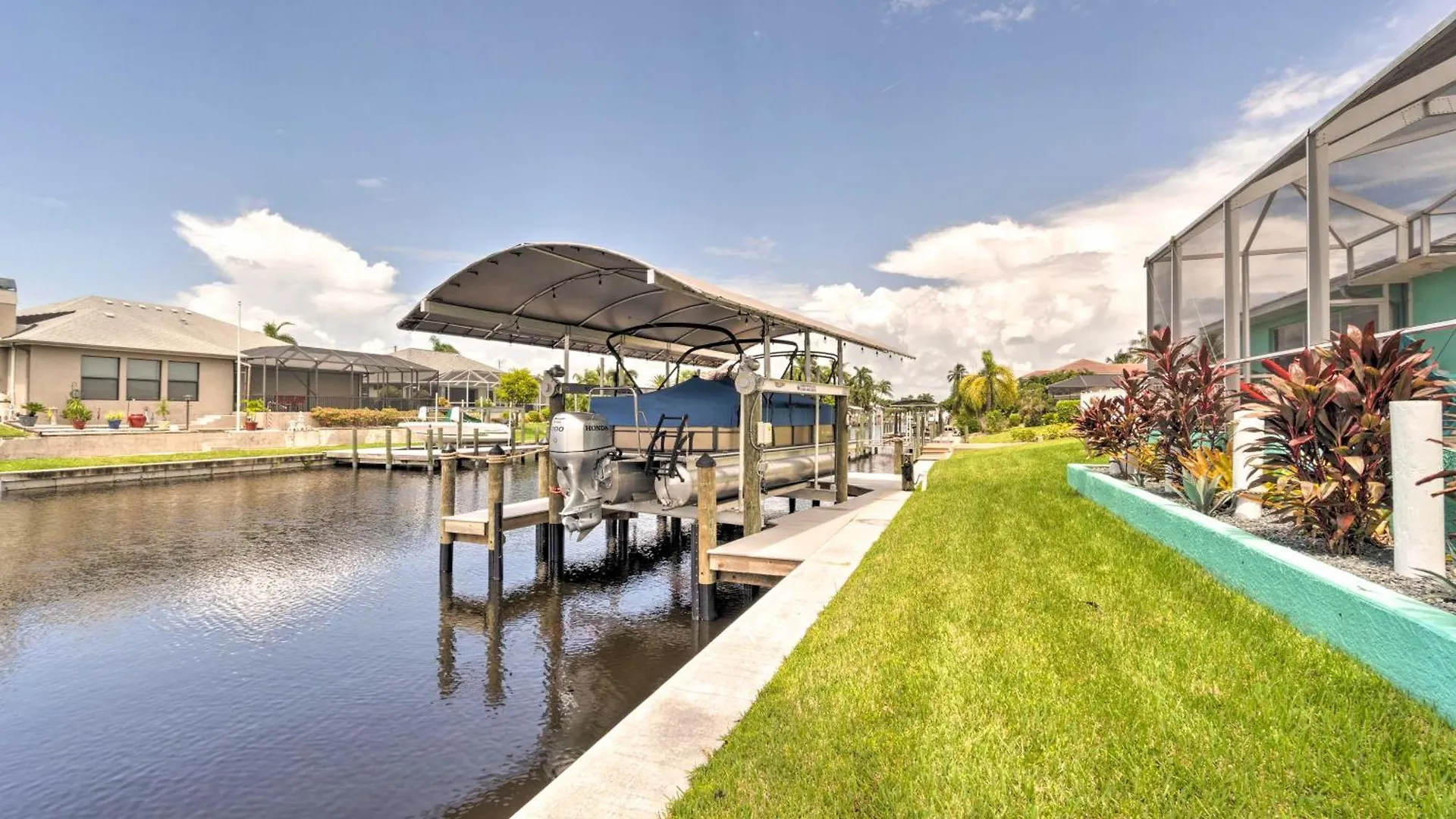 Holiday home Waterfront With Private Pool! Cape Coral