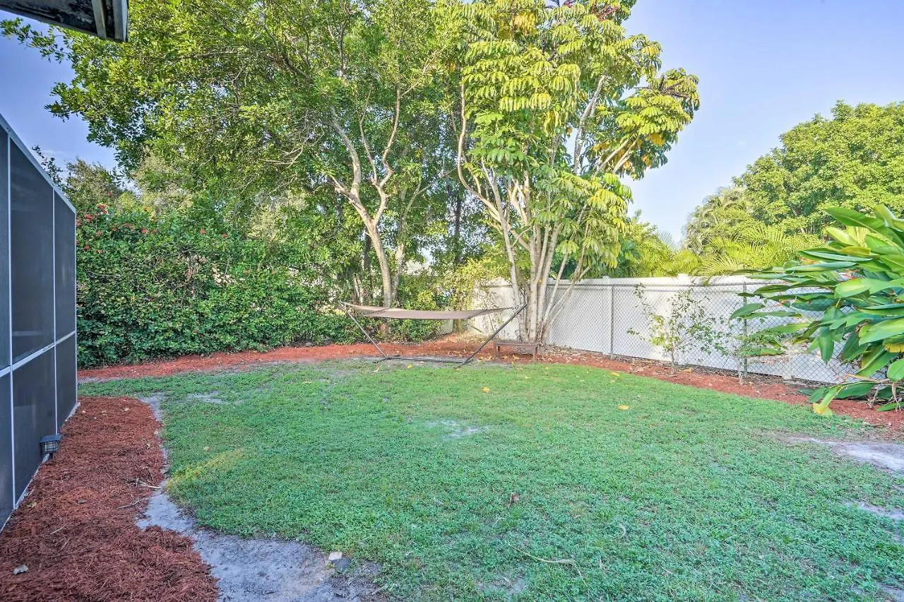 Holiday home Pet-friendly Paradise With Yard! *