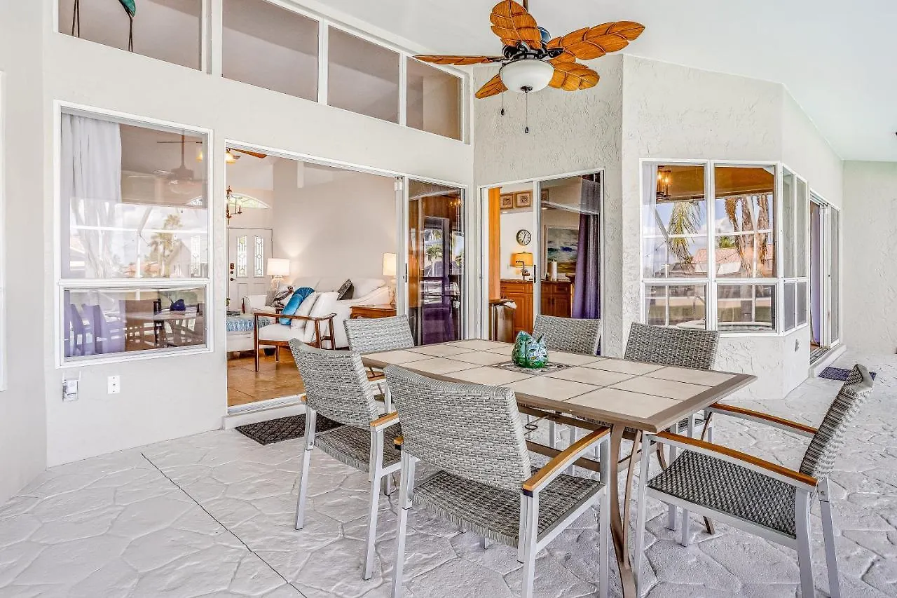 Pelican Paradise Holiday home