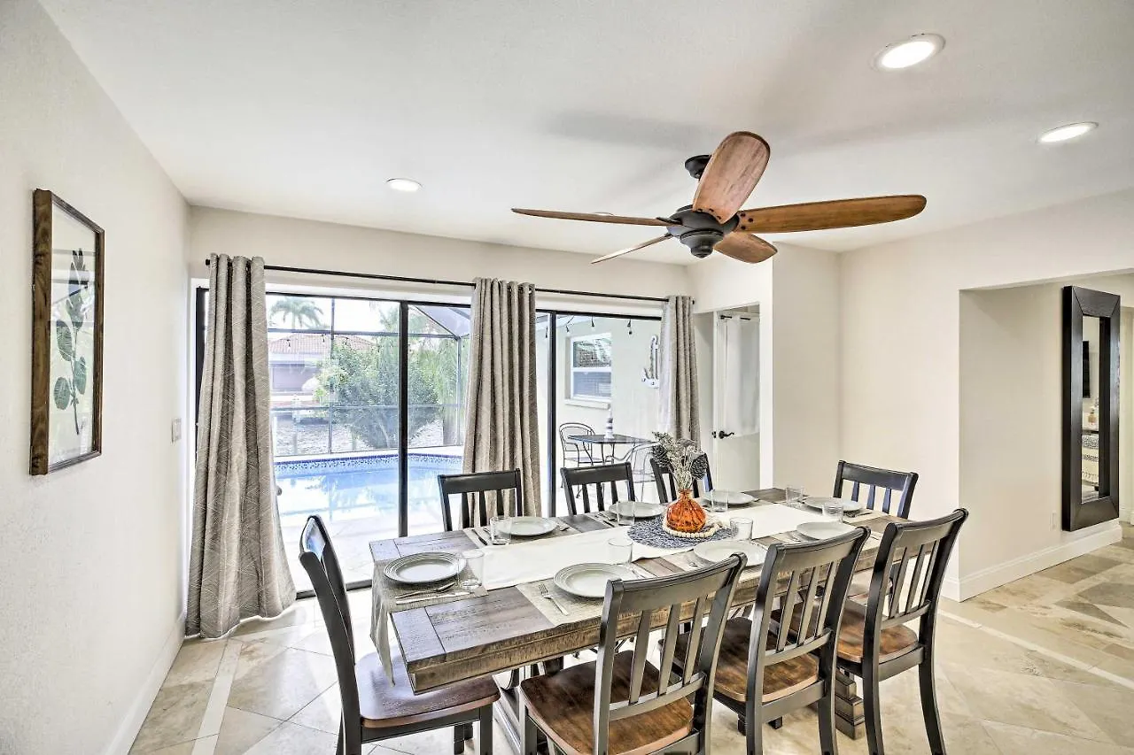 Holiday home Canalfront Escape With Heated Pool! Cape Coral