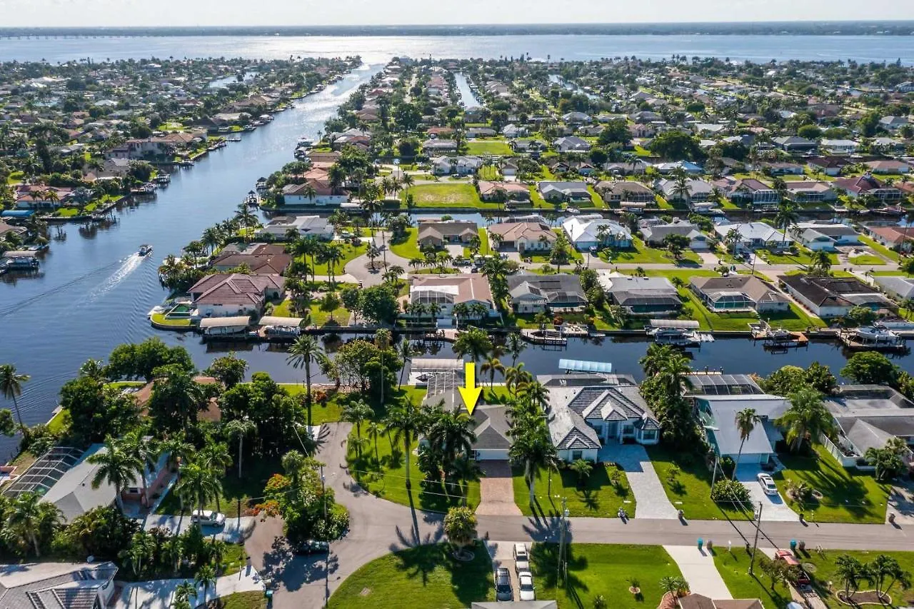 Family With Outdoor Oasis In Cape Coral!