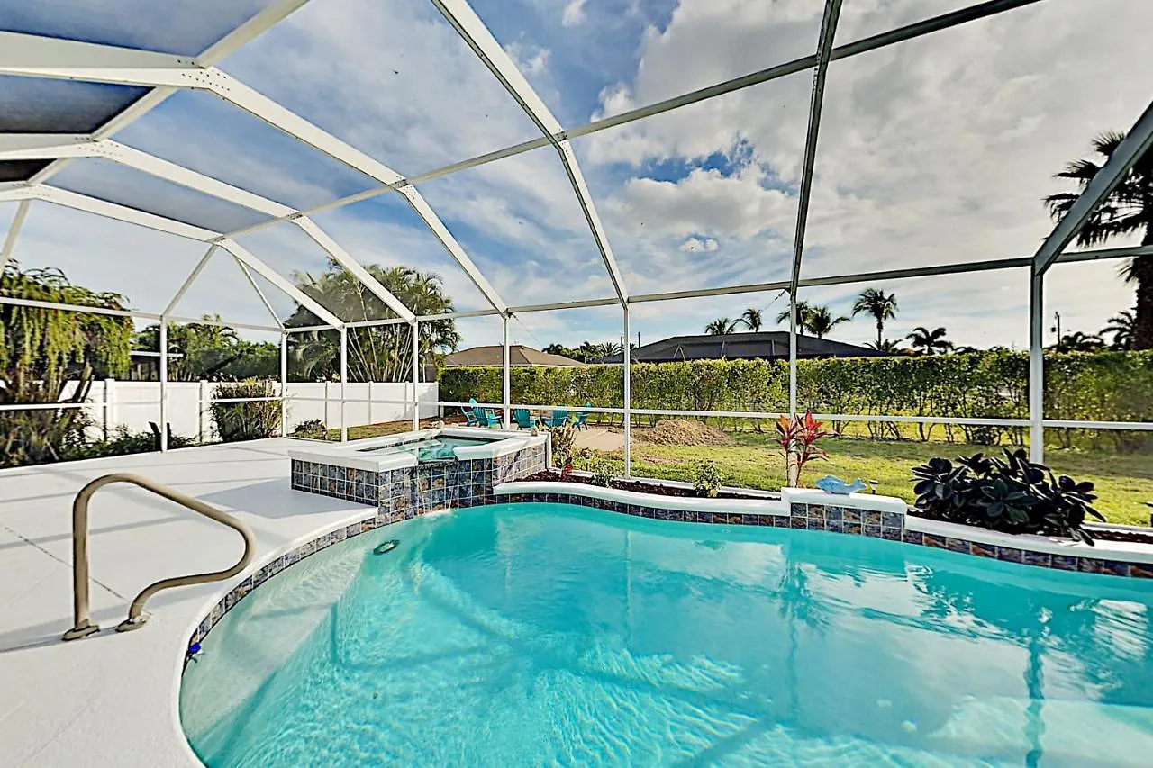 Corner-lot Paradise Holiday home Cape Coral