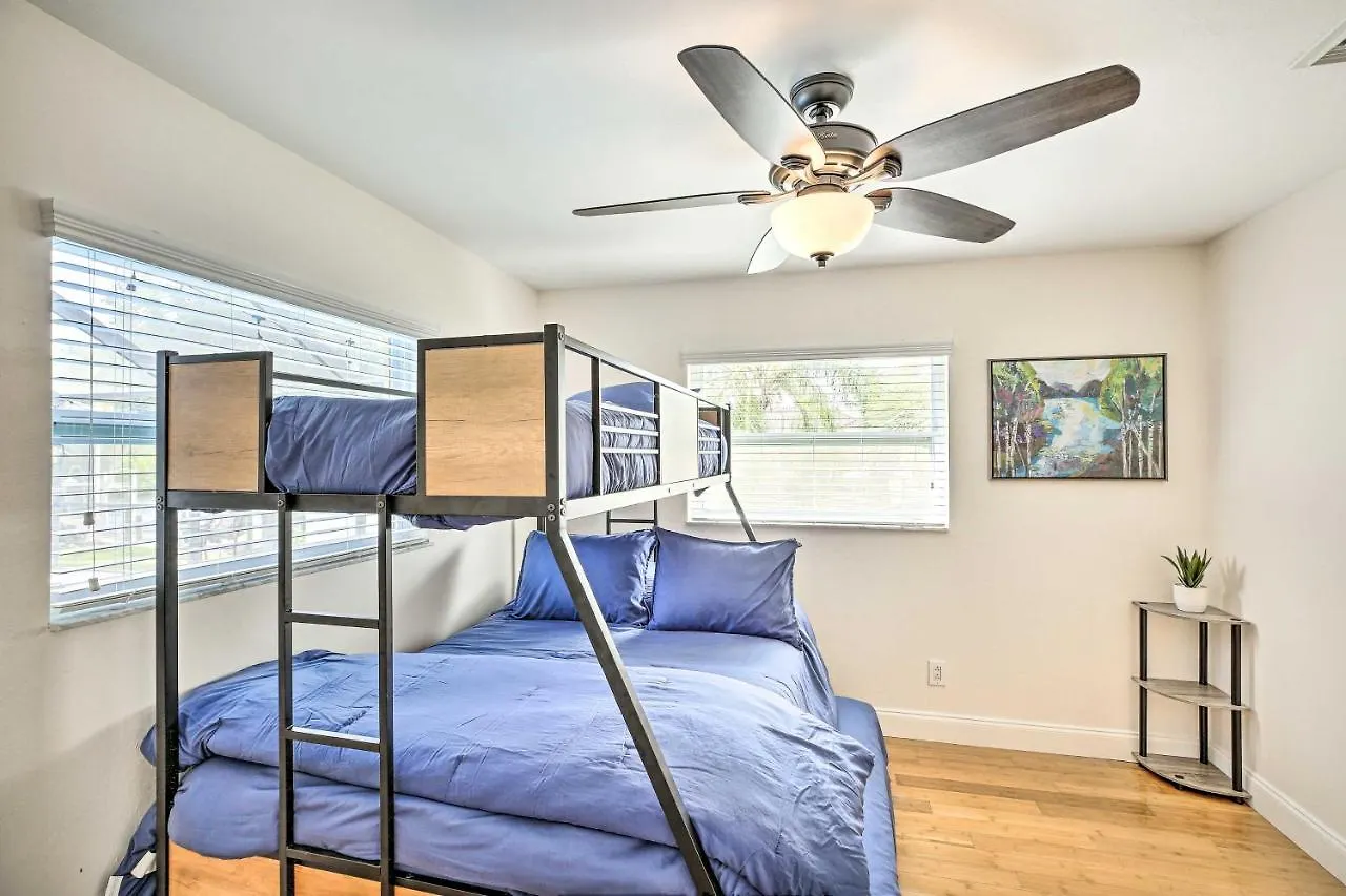 Holiday home Canalfront Escape With Heated Pool! Cape Coral