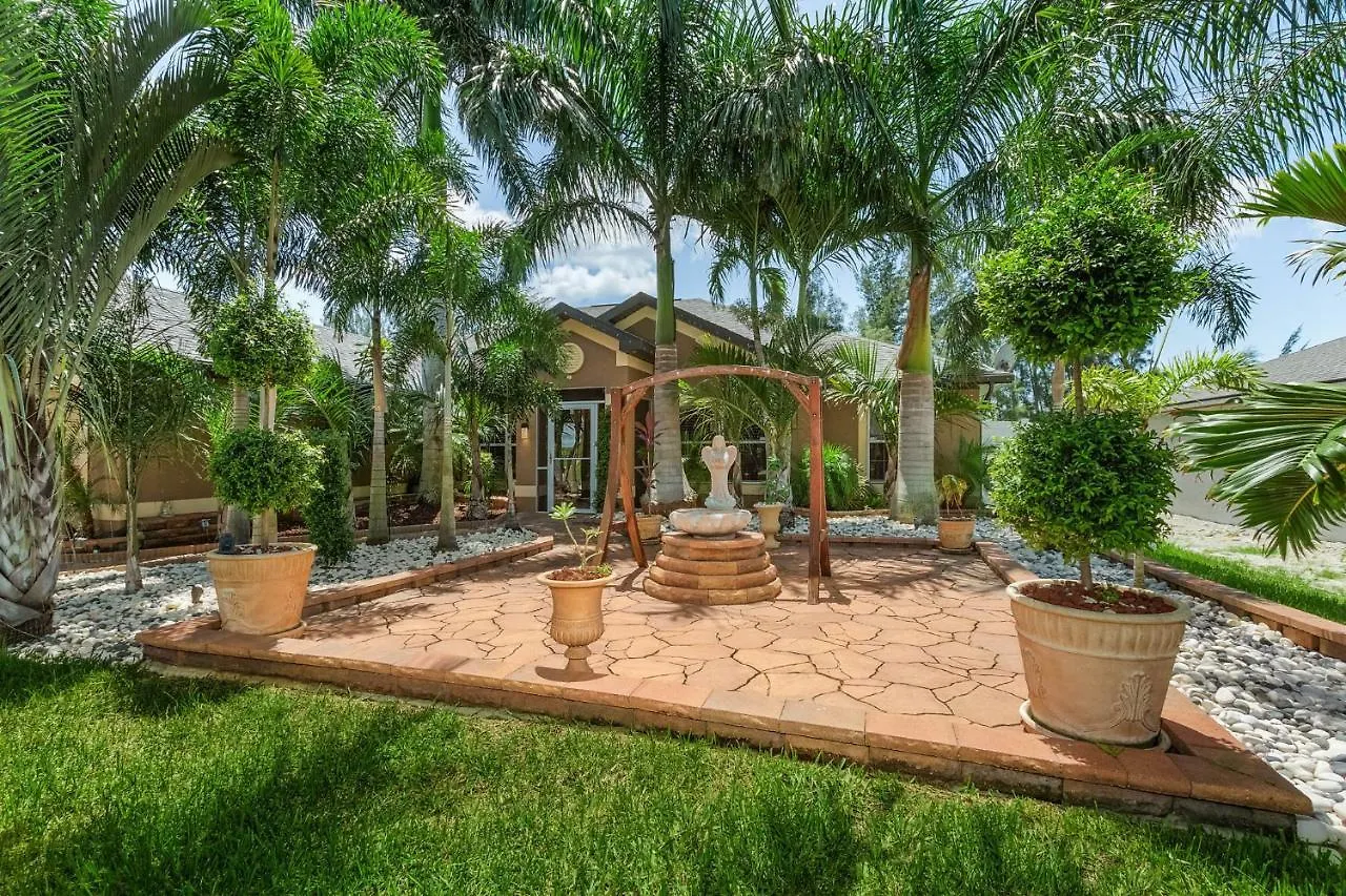 Private Waterfront Heated Pool Pool Table Heat Wave - Roelens Vacations * Cape Coral