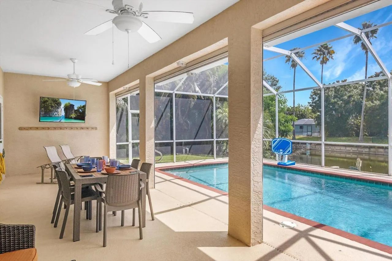 Holiday home Private With Heated Pool On A Freshwater Canal - Off Course - Roelens Vacations Cape Coral