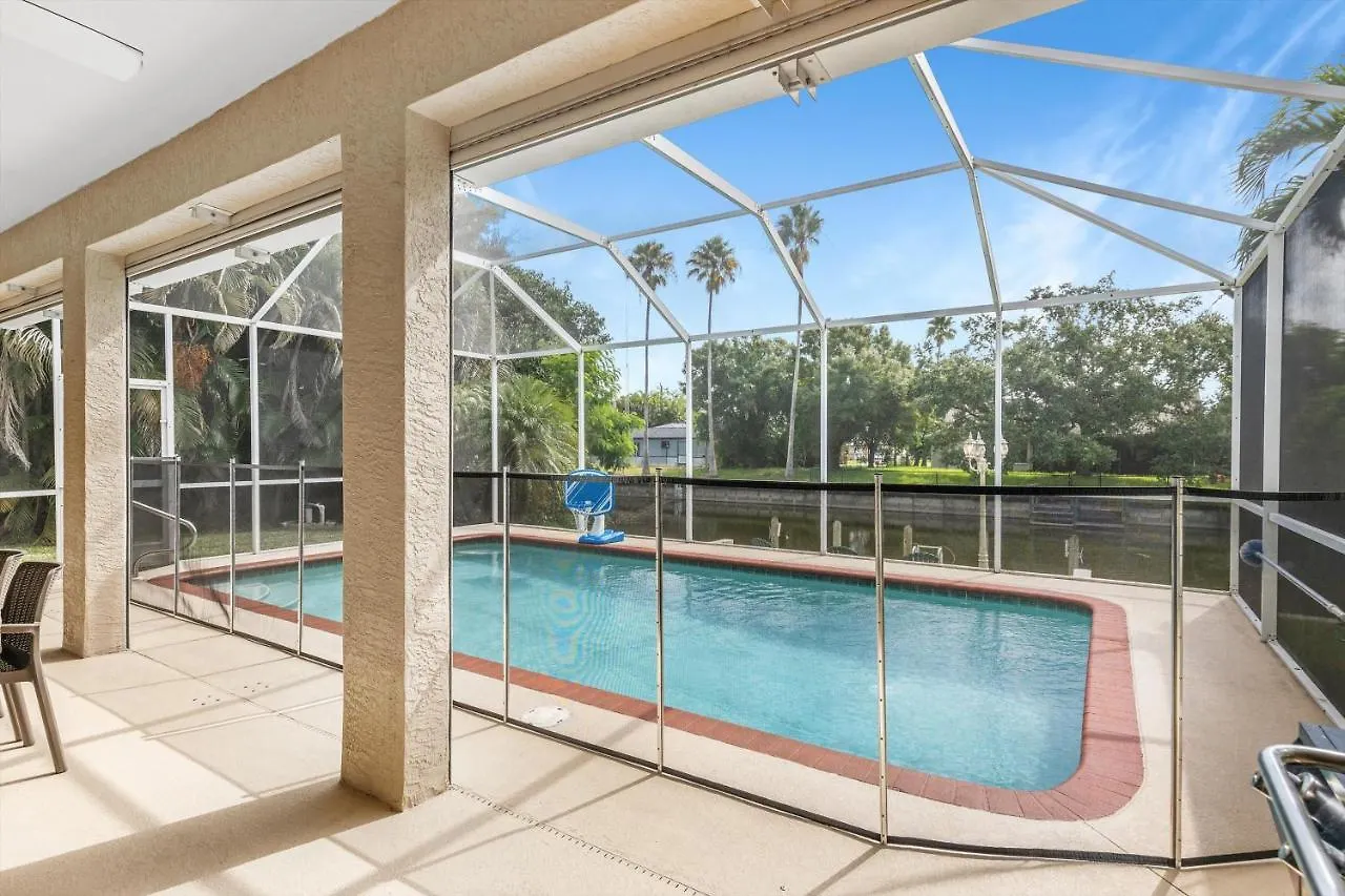 Private With Heated Pool On A Freshwater Canal - Off Course - Roelens Vacations