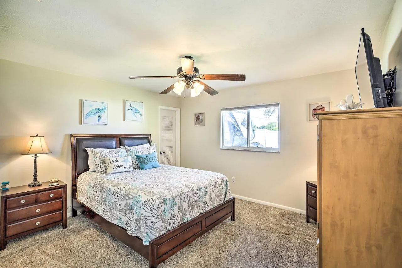 Bright With Private Pool, Lanai Cape Coral