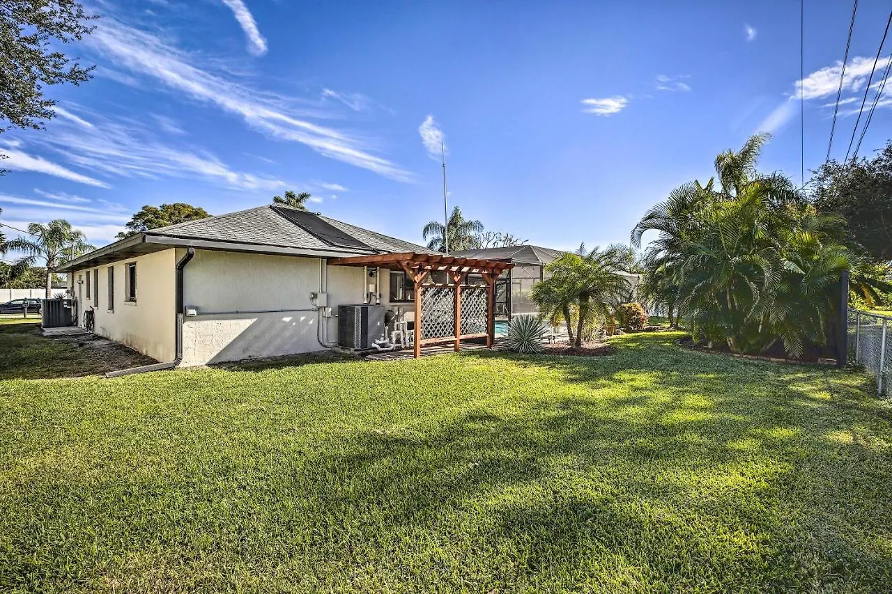 Holiday home Bright With Private Pool, Lanai Cape Coral