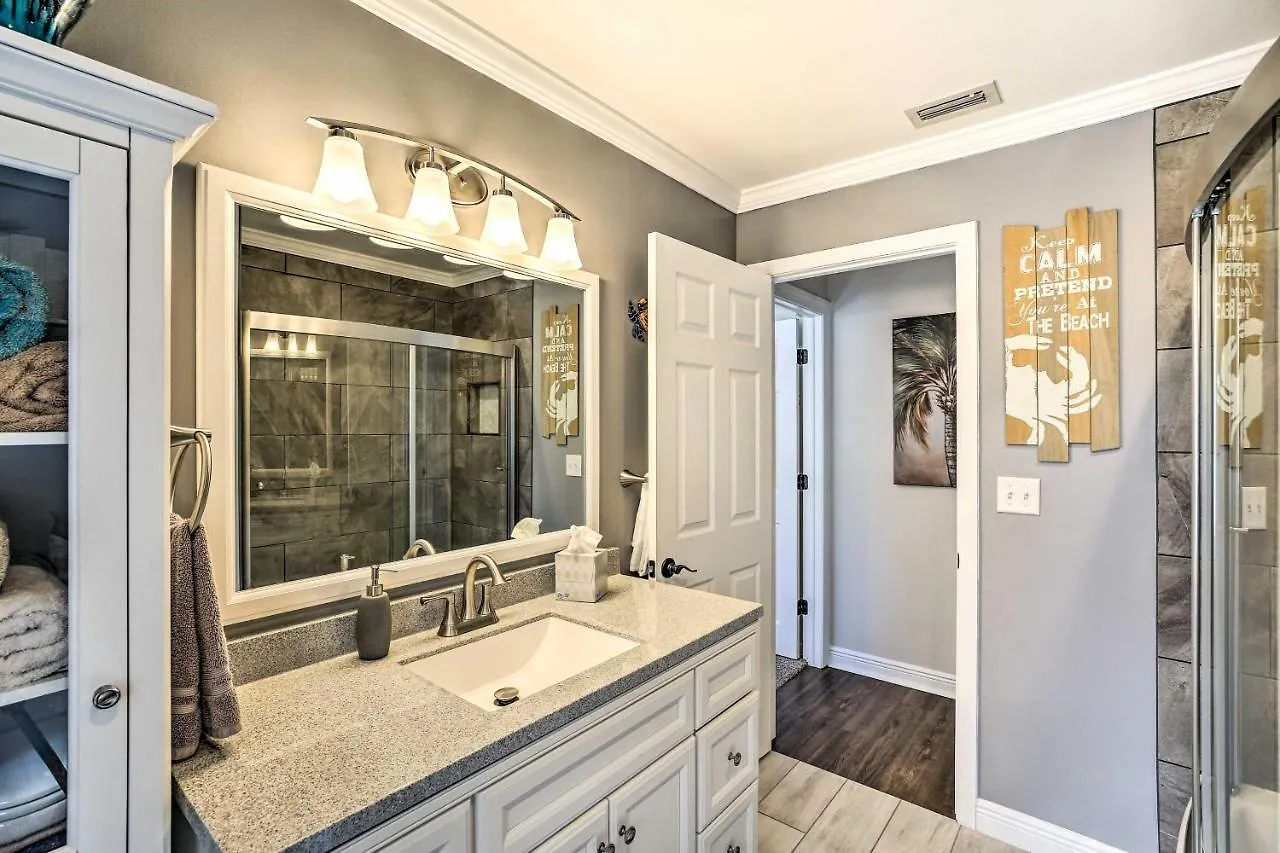 Bright With Private Pool, Lanai *