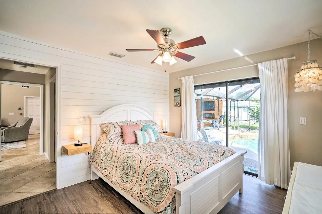 Waterfront With Screened-in Private Pool! Cape Coral