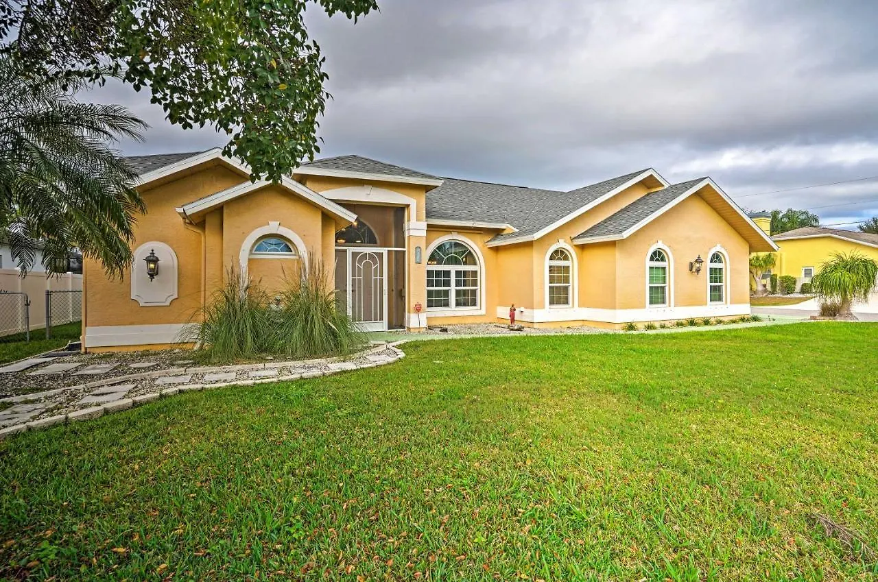 Holiday home Stunning Getaway With Patio And Yard! Cape Coral