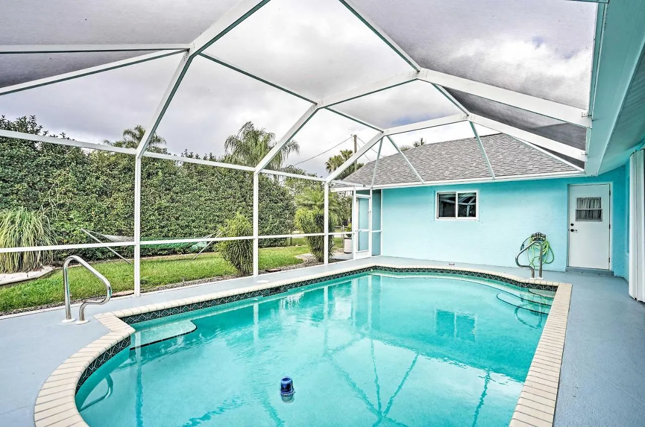 Holiday home Stunning Getaway With Patio And Yard!