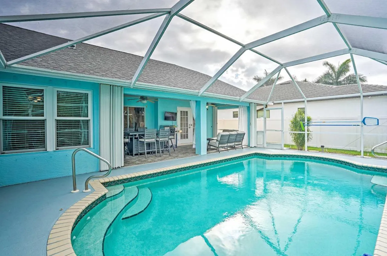 Holiday home Stunning Getaway With Patio And Yard!