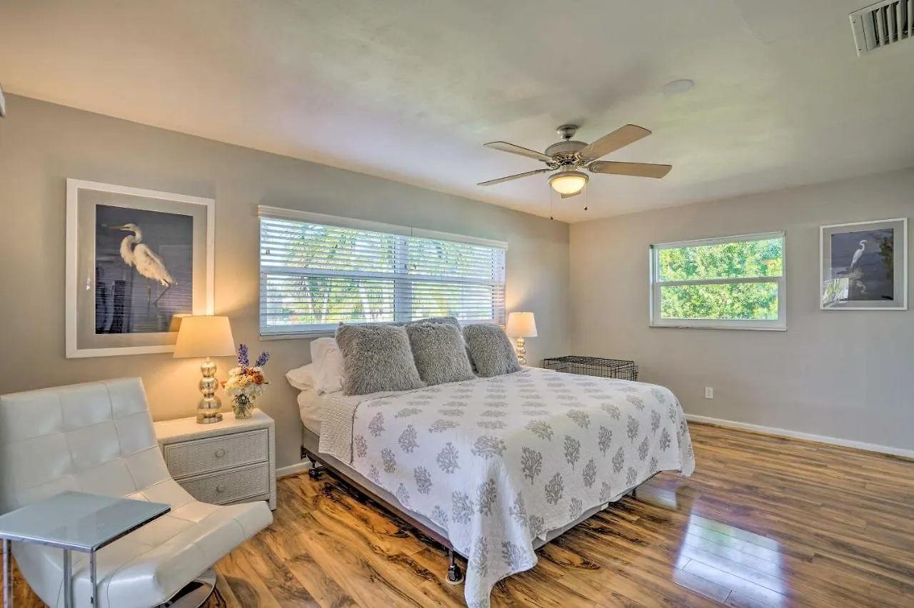 Holiday home With Pool, Lanai, And Canal Access! Cape Coral