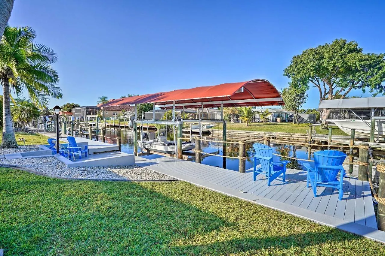Holiday home With Pool, Lanai, And Canal Access! *