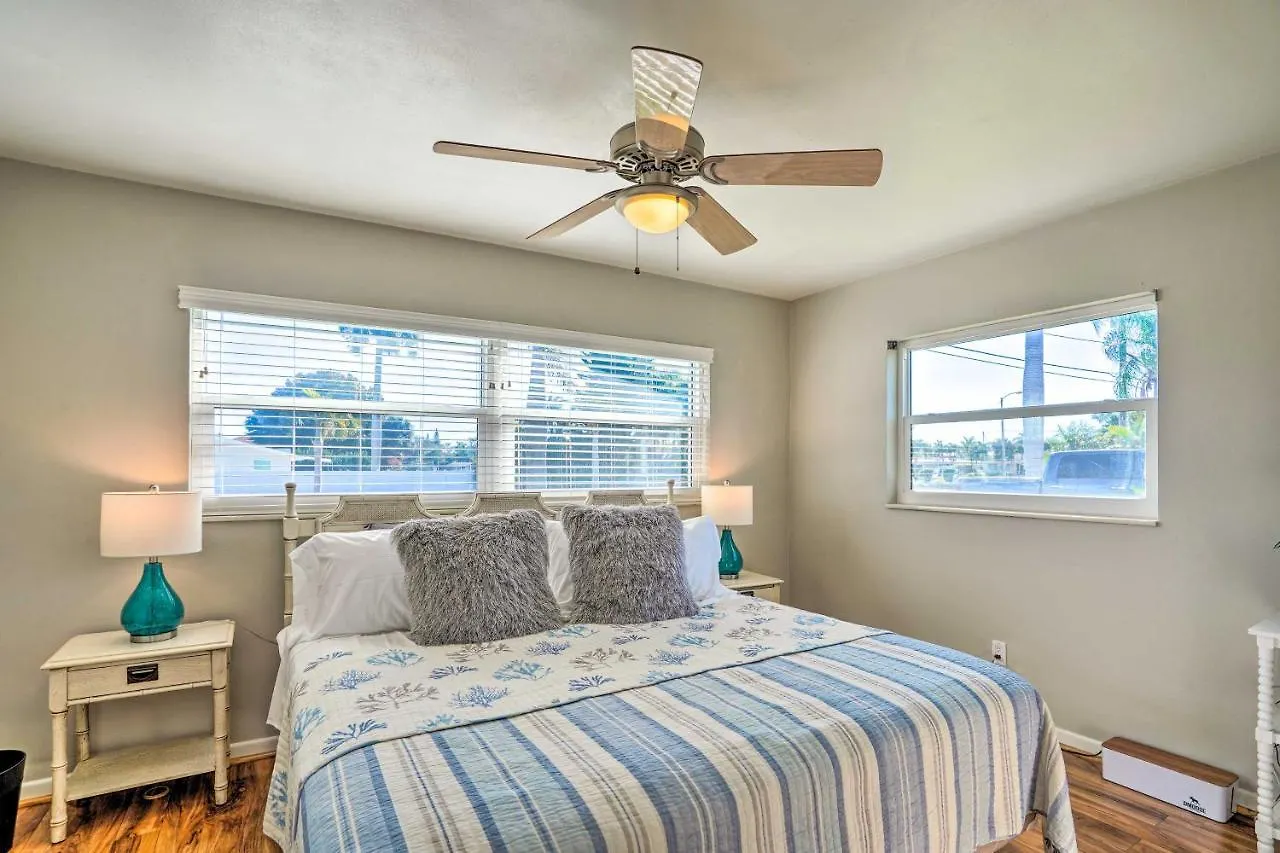 With Pool, Lanai, And Canal Access!