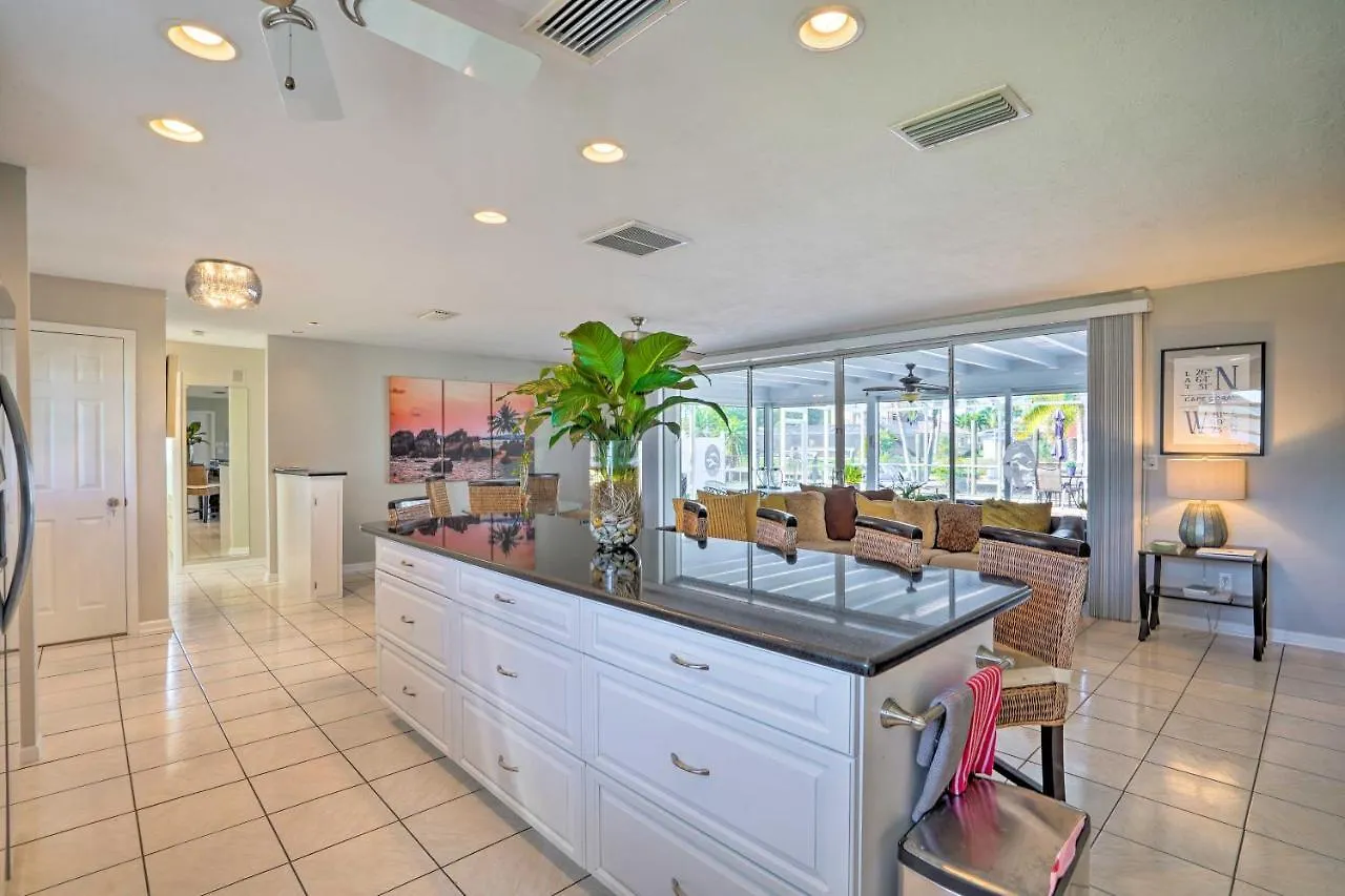 With Pool, Lanai, And Canal Access!