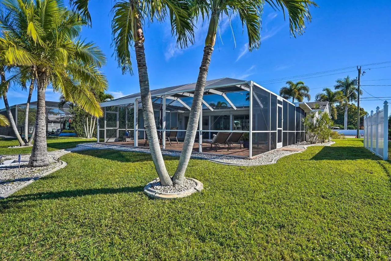 With Pool, Lanai, And Canal Access! Cape Coral