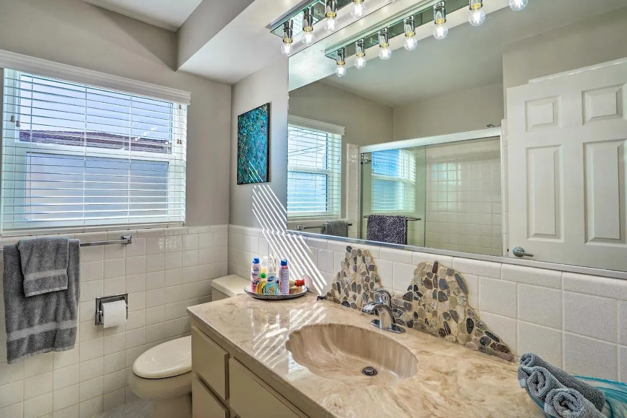 Holiday home With Pool, Lanai, And Canal Access! Cape Coral