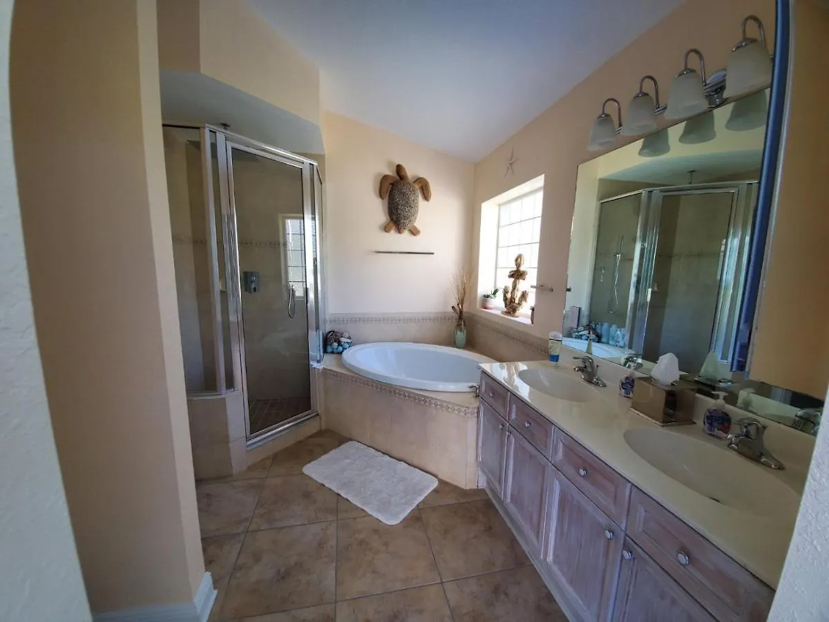 Guest house 2 Private Cabanas With A Private Pool And Outdoor Kitchen Cape Coral