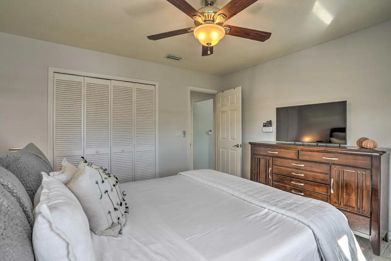 Breezy House With Game And Lanai! Holiday home Cape Coral