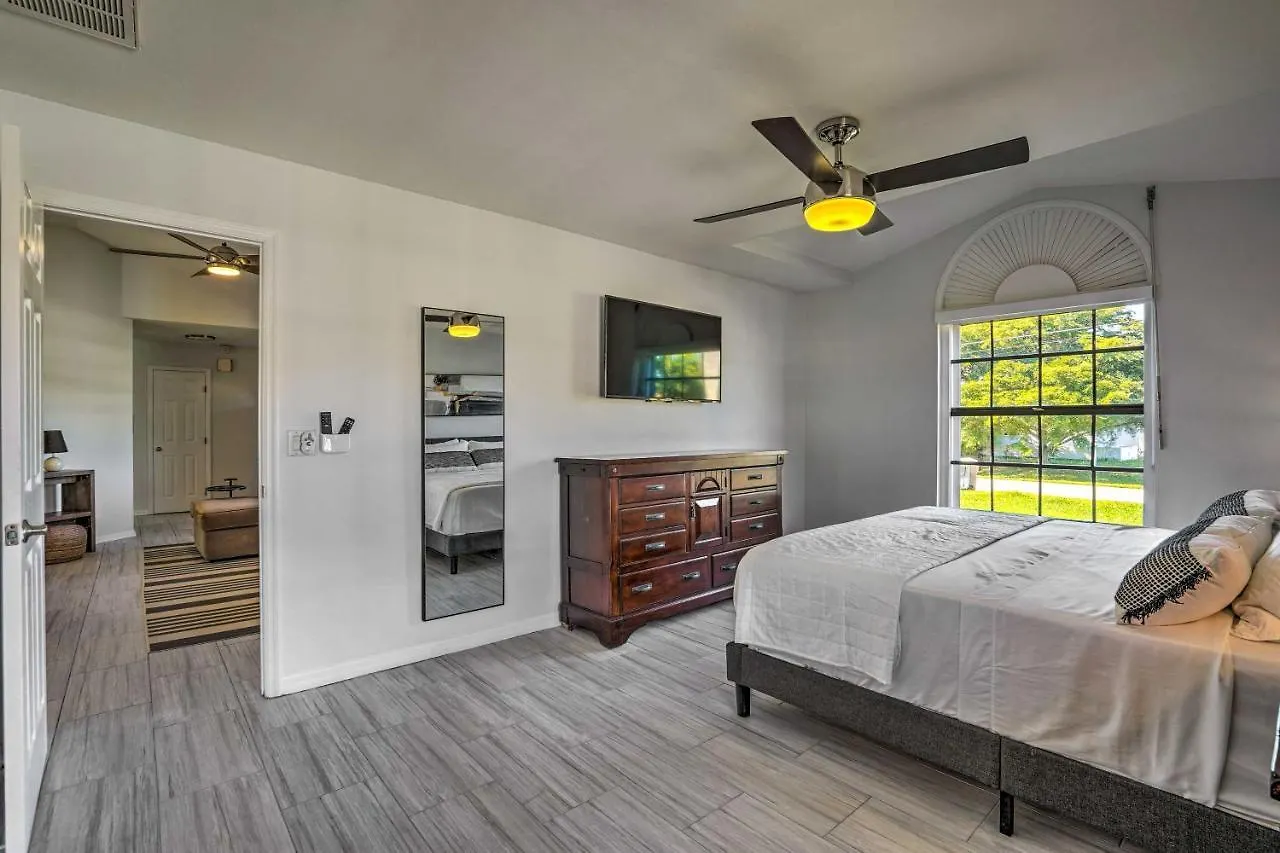 Breezy House With Game And Lanai! Cape Coral