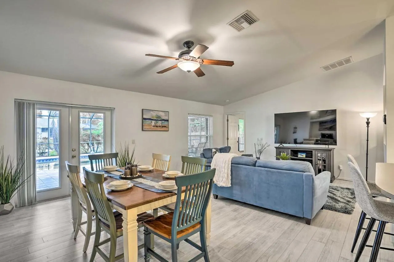 Canalfront Escape - Ada Friendly! Holiday home Cape Coral